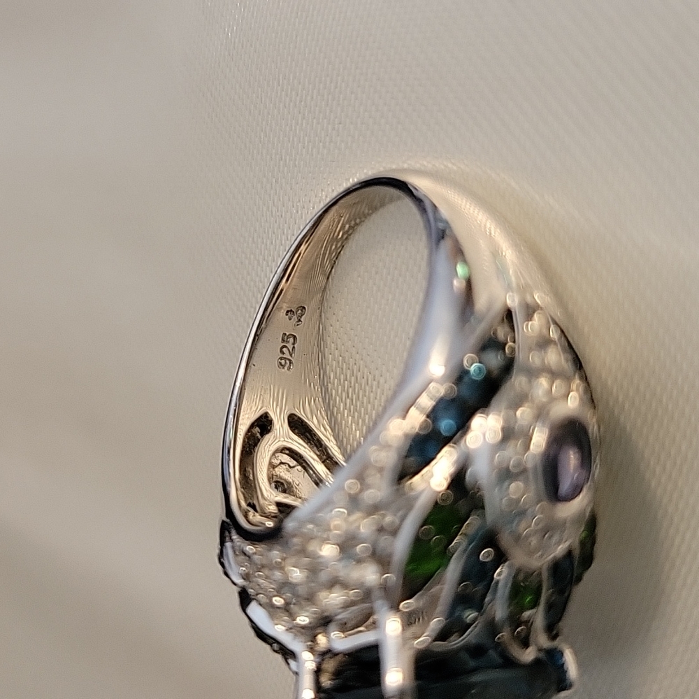 Victoria Wieck London, Blue topaz and Green Gemstone Ring - Picture 5 of 10